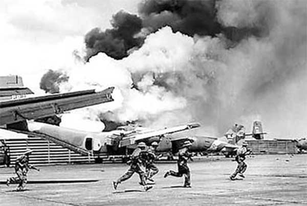 Dáng đứng bi hùng tạc vào thế kỷ

